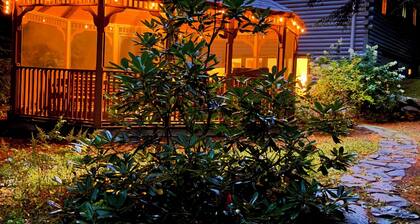 Luxury Cabin Near Sunday River - Sleeps 13, A/C, Hot Tub, 21' Gazebo, Generator