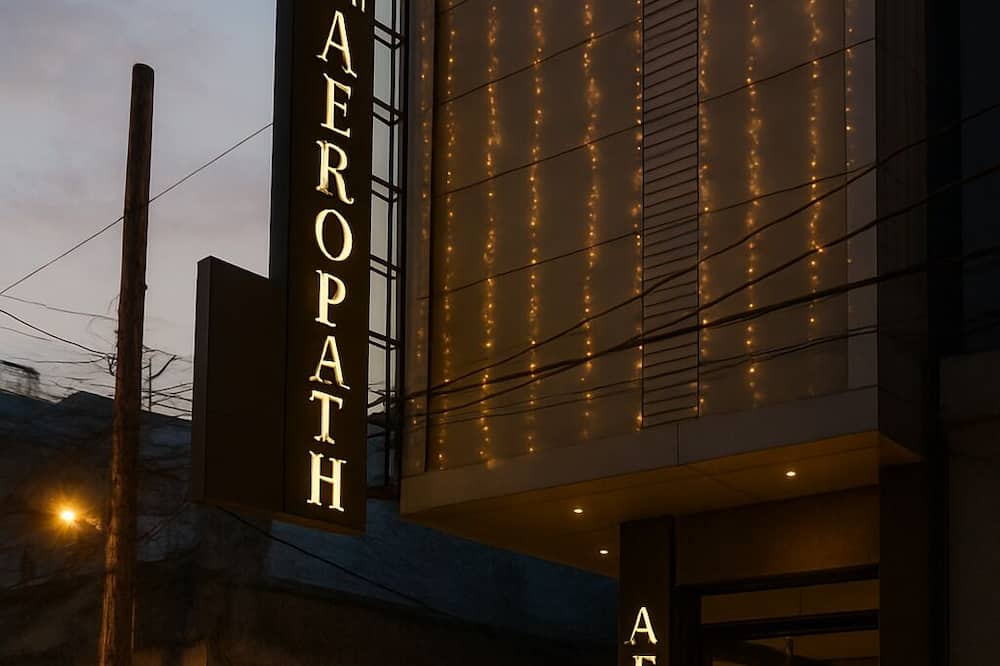 Pathway KDSON at Airport