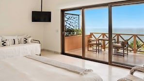4 bedrooms, desk, iron/ironing board, free WiFi