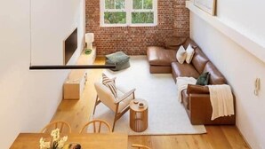 TV - Riverside Woolstore 2B Park Pool (Teneriffe)