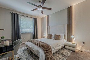 2 室のベッドルーム、アイロン / アイロン台、WiFi、ベッドシーツ