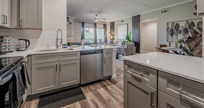 Cozy Scottsdale 2BR - 2BA/ Pool/Gym/Free Parking