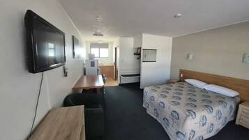 Iron/ironing board, free WiFi, bed sheets