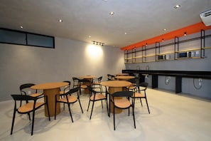 Coin salon dans le hall