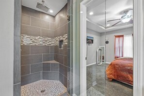 4 Schlafzimmer, Bügeleisen/Bügelbrett, WLAN, Bettwäsche