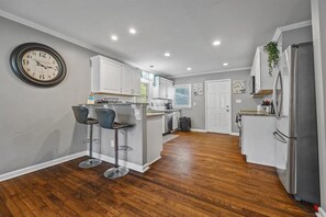 電子レンジ、オーブン、コンロ、食器洗い機