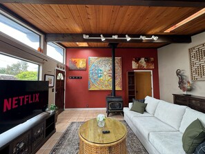 Televisión y chimenea 