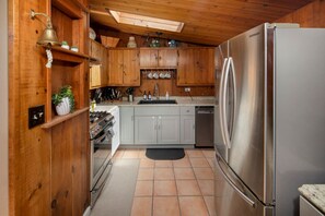 雪櫃、微波爐、焗爐、爐具