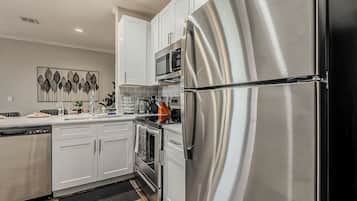 Micro-ondas, fogão, cooktop, lava-louças