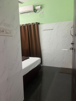 Chambre Double Économique | Wi-Fi gratuit, draps fournis