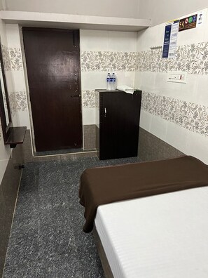 Economy Double Room | Spa - SK Residence Nagore (Nagapattinam)