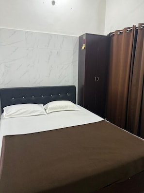 Economy Double Room | Free WiFi, bed sheets - SK RESIDENCY NAGORE (Nagapattinam)