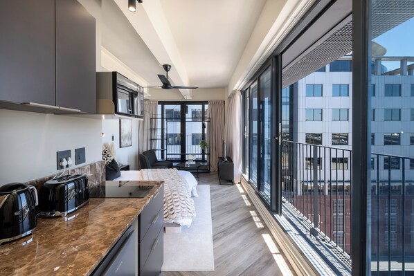 Standaard appartement, balkon, uitzicht op de stad | Exterieur