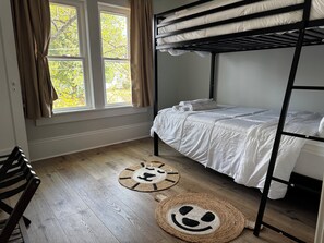 4 bedrooms, iron/ironing board, free WiFi, bed sheets
