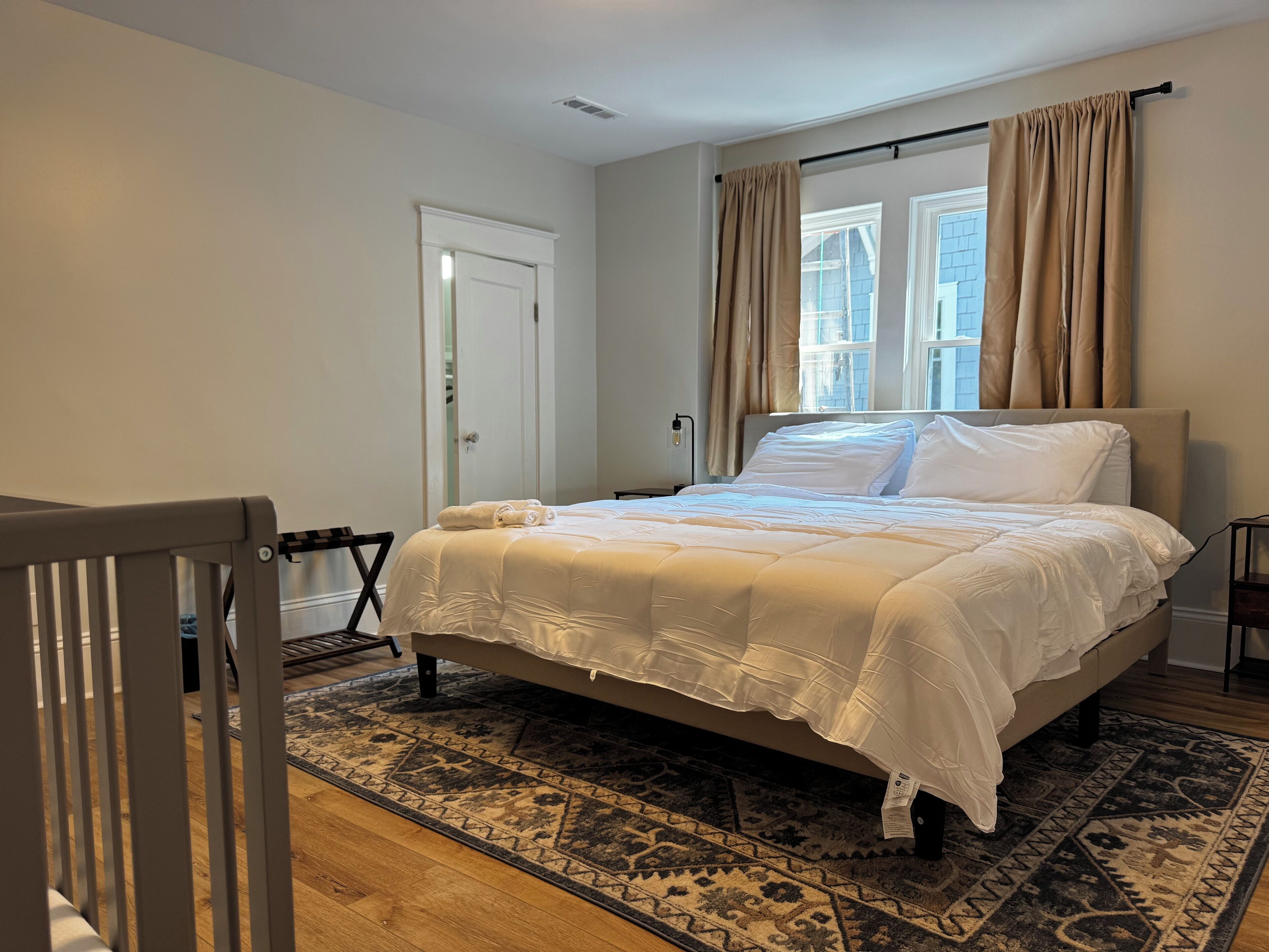 4 bedrooms, iron/ironing board, free WiFi, bed sheets