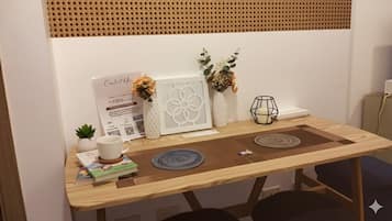 Room, City View | In-room dining