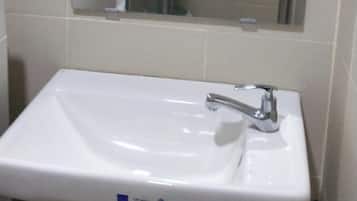 Baño | Regadera y toallas