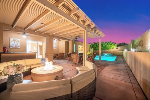 Escape to the Desert: Pool, Spa + Outdoor Lounge