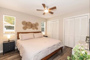 2 bedrooms, desk, iron/ironing board, travel cot