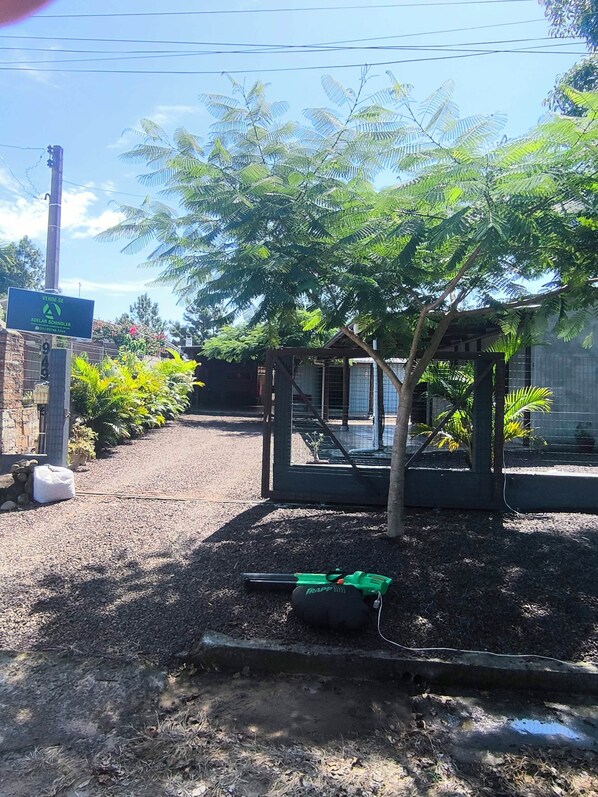 المنطقة المحيطة بالمنشأة