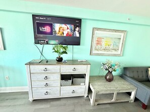 Interior - Direct oceanfront studio in Landmark Resort with fabulous water amenities (Myrtle Beach)