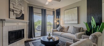 Scottsdale Retreat 2BR • Pool • Gym • Free Parking