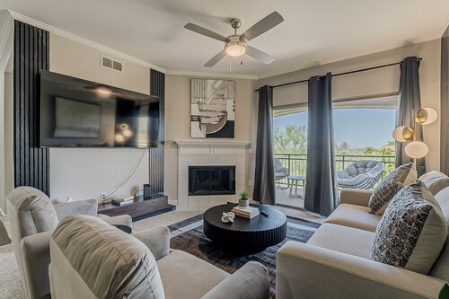 Scottsdale Retreat 2BR • Pool • Gym • Free Parking