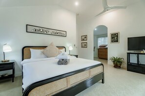 3 bedrooms, iron/ironing board, WiFi, bed sheets