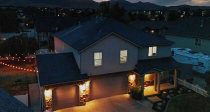 Modern 5BR Getaway • Sleeps Large Groups • Near Ski & City