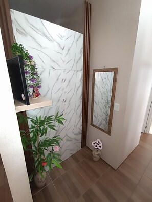 Hallway - SWEET HOME (La Banda de Shilcayo)