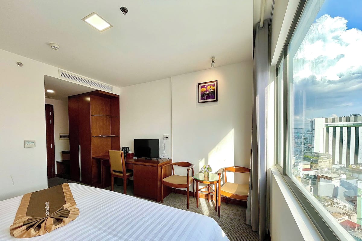 Quarto casal superior, vista para a cidade | Wi-Fi de cortesia