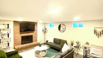 Televisión y chimenea