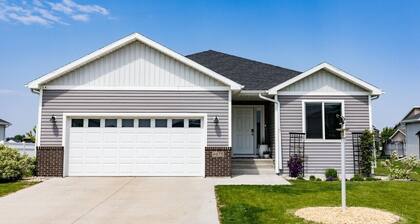 Modern Spacious 4-bedroom building in amazing Fargo