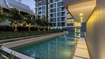 Hồ bơi ngoài trời