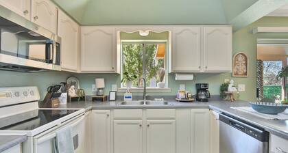 Escape to a charming 3-bedroom, 2-bath retreat in Cottonwood, AZ. Nestled near Sedona’s red rocks...