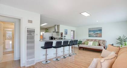 Goodland Blue House 3-bedroom house in Goleta for a relaxing getaway