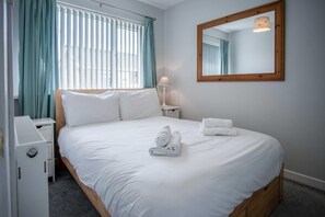 2 chambres, fer et planche à repasser, draps fournis