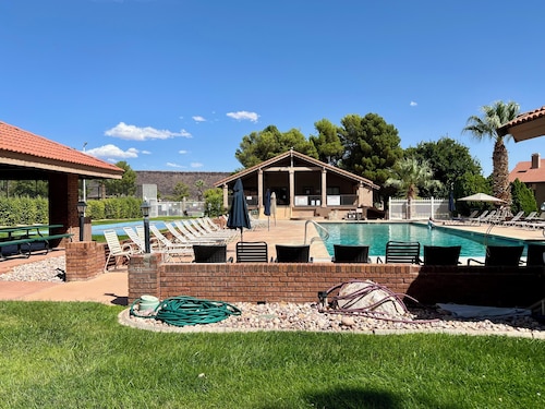 Charming 3-bedroom condo near Zion in peaceful St. George