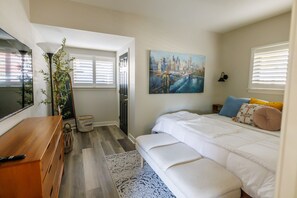 3 bedrooms, iron/ironing board, WiFi, bed sheets - Welcoming updated modern 3-bedroom house in Mount Clemens (Mount Clemens)