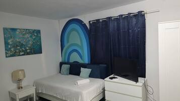 Family Studio, Balcony | In-room safe, WiFi (free)