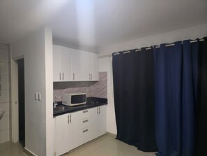 Standard Studio, Balcony, Pool View | Private kitchen