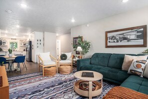 Smart-TV, peis og bøker