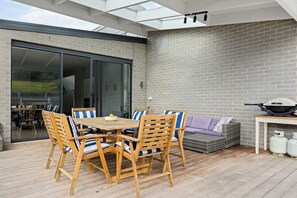 Outdoor dining - Tea Tree Poolside Retreat (Bass Coast)