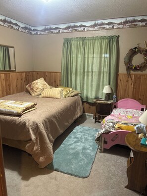 3 Schlafzimmer, Schreibtisch, Bügeleisen/Bügelbrett, WLAN