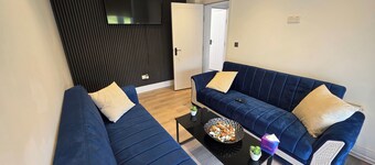 5 Beds, 7 guests, Private Garden, Free Parking