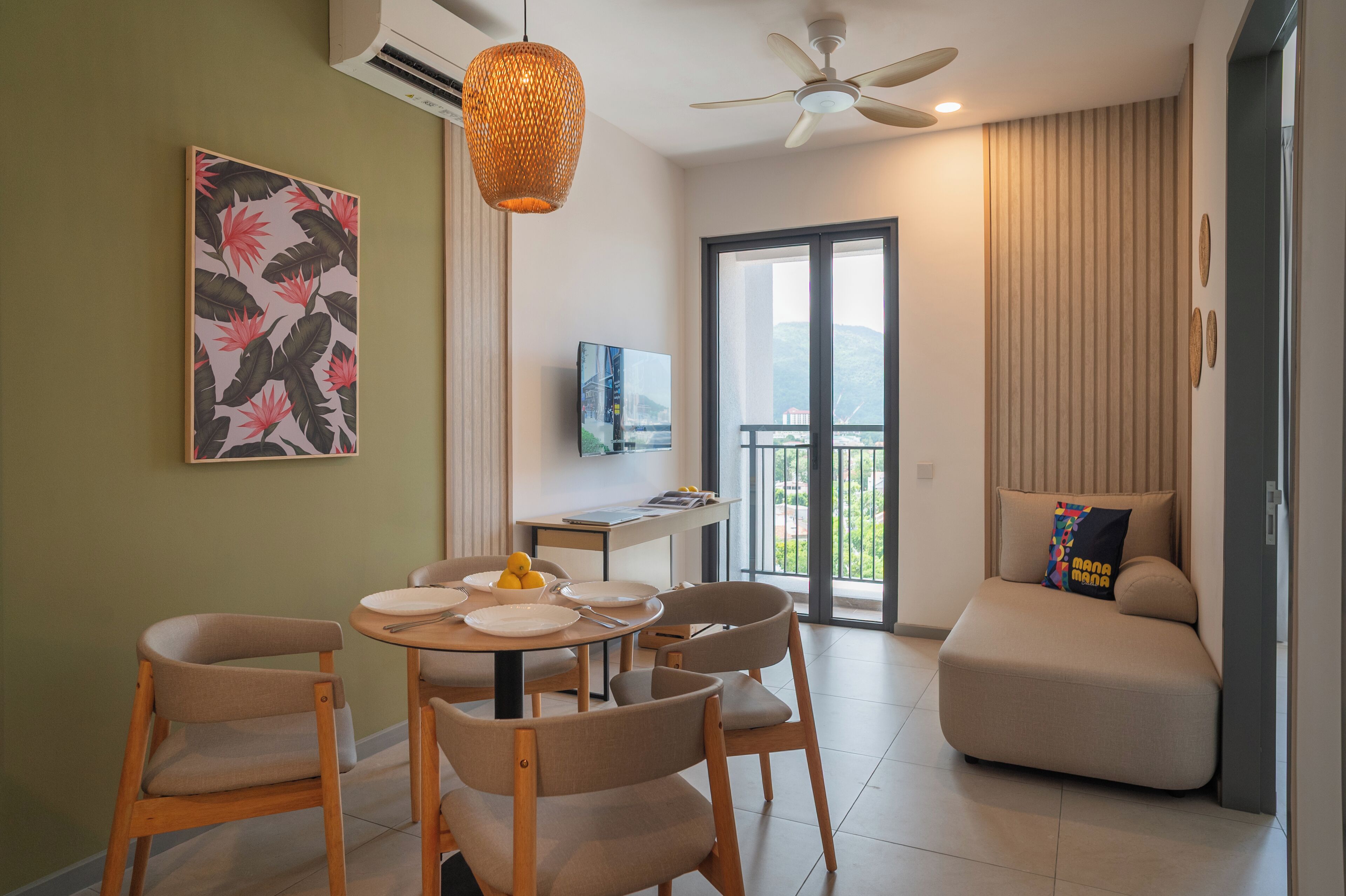 Bureau, fer et planche à repasser, Wi-Fi gratuit, draps fournis