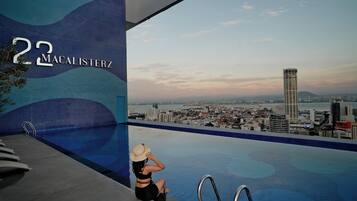 Kolam renang outdoor