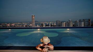 Kolam renang outdoor