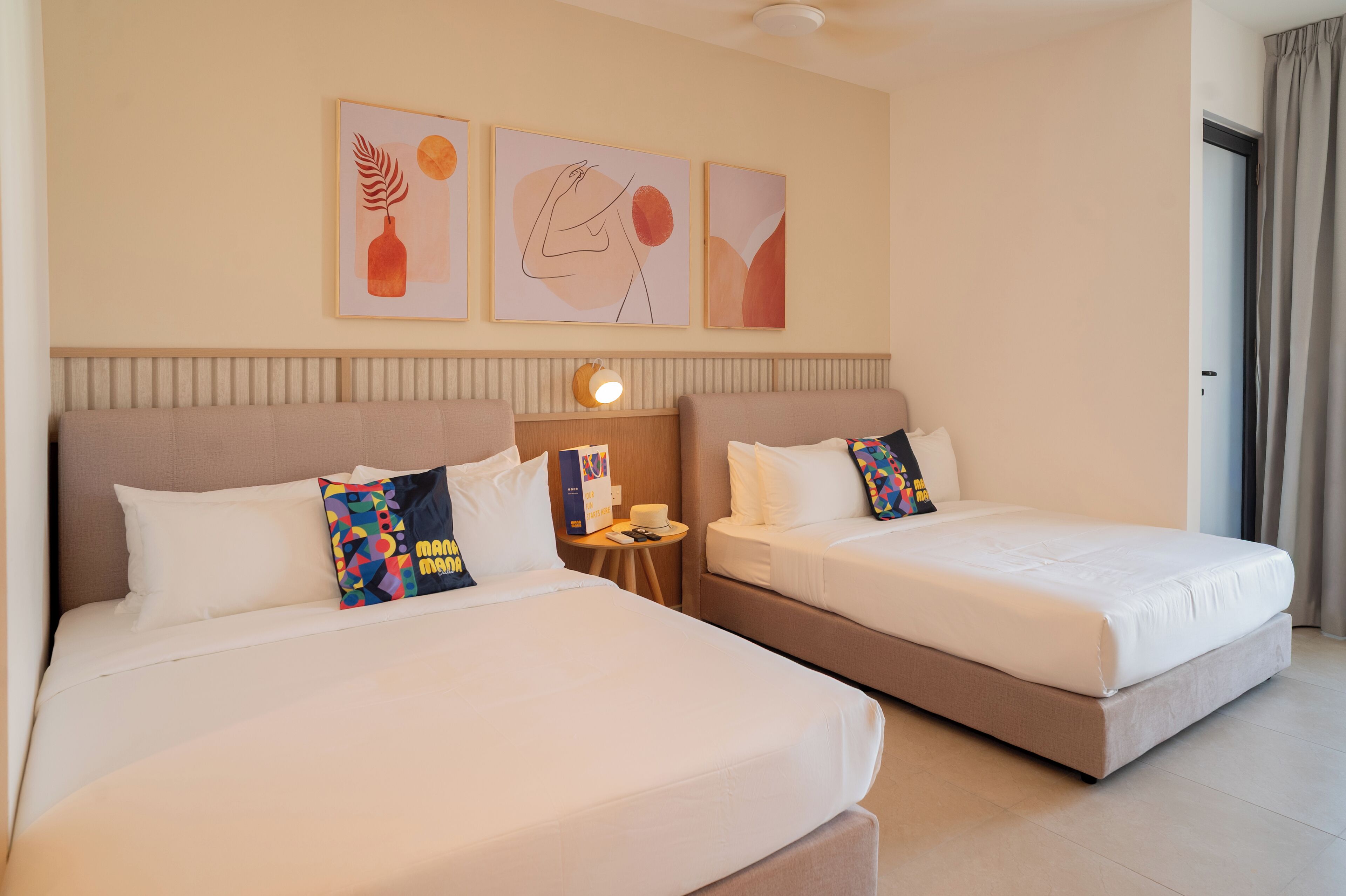 Bureau, fer et planche à repasser, Wi-Fi gratuit, draps fournis