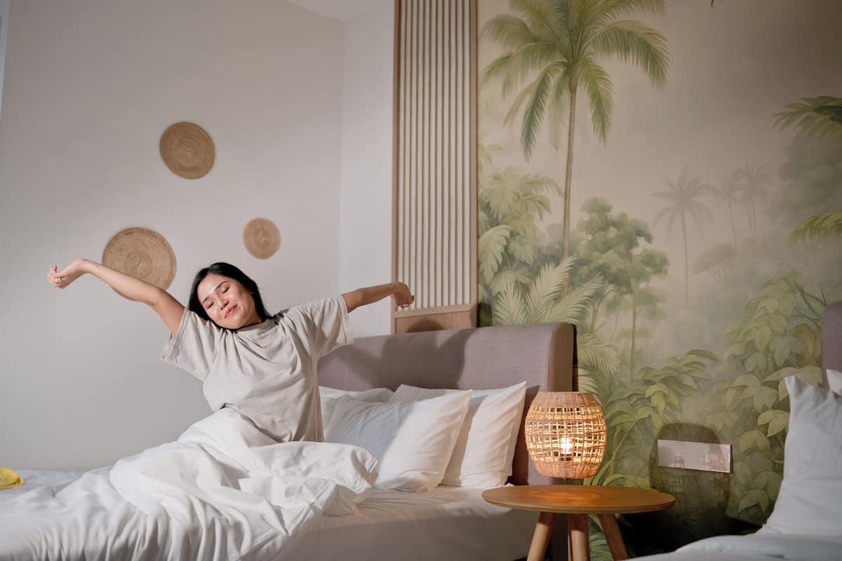 Escritorio, tabla de planchar con plancha, wifi gratis y ropa de cama